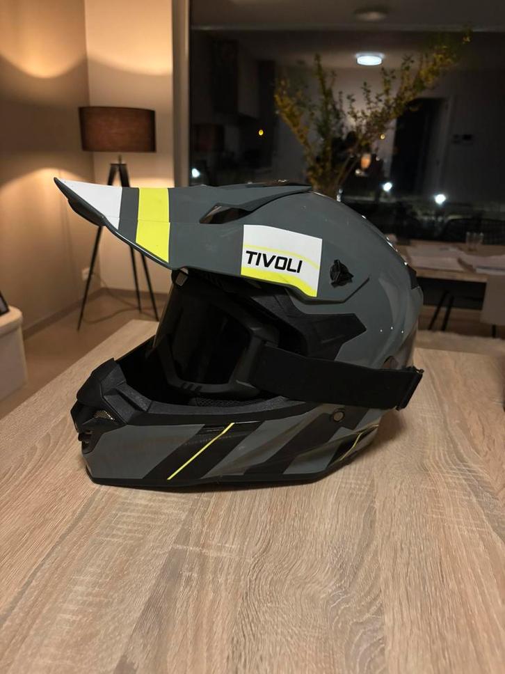 Tivoli fluogeel/grijze helm met zwarte bril, Motos, Vêtements | Casques de moto, Enlèvement