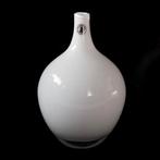 Vase Salong  par Johanna Jelinek  1990, Enlèvement ou Envoi