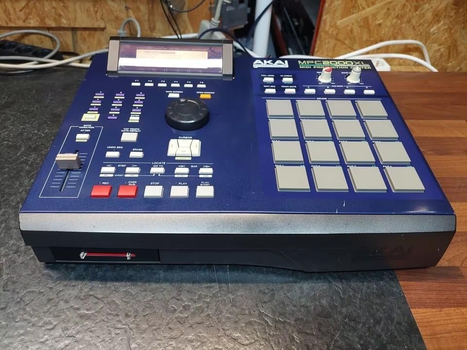 Akai MPC 2000 XL MCD blau, Cardreader 32MB, Muziek en Instrumenten, Samplers, Ophalen of Verzenden
