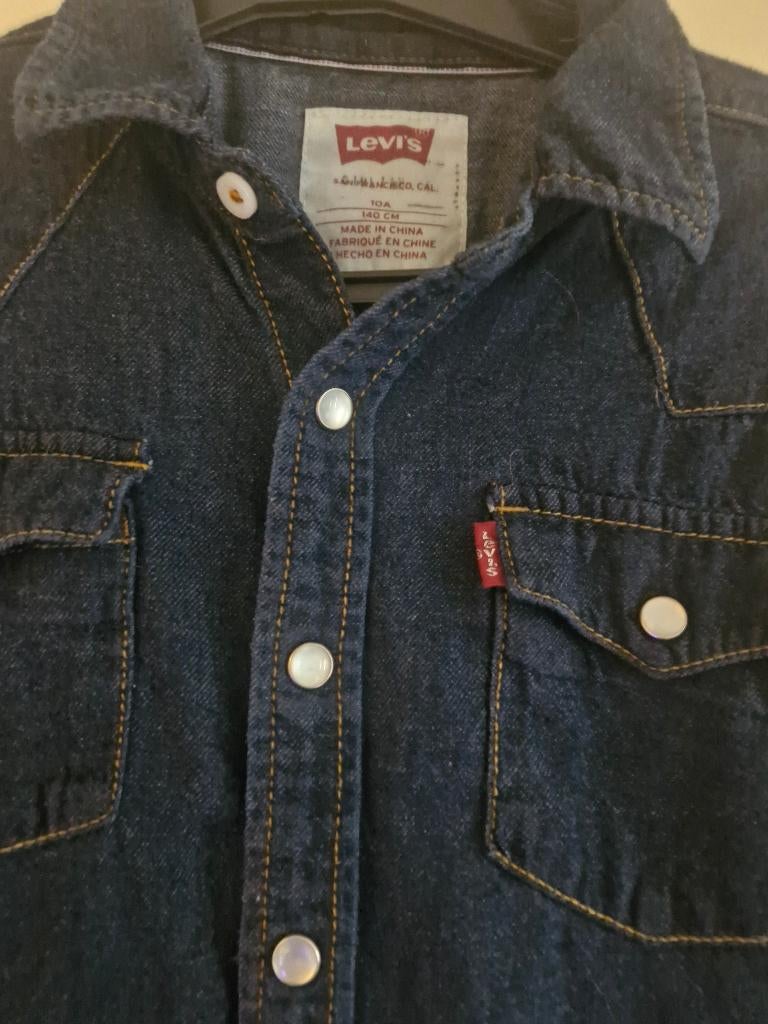 Chemise en jeans levis, Enfants & Bébés, Vêtements enfant | Taille 140, Garçon, Chemise ou À manches longues, Comme neuf, Enlèvement