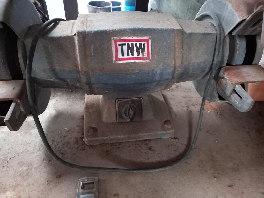 Broyeur double TNW robuste avec table Yzer, Bricolage & Construction, Enlèvement