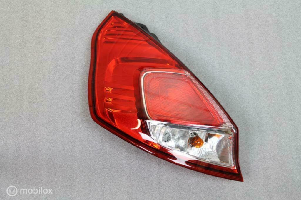 Feu arrière G Ford Fiesta MK7 (2013-2017)