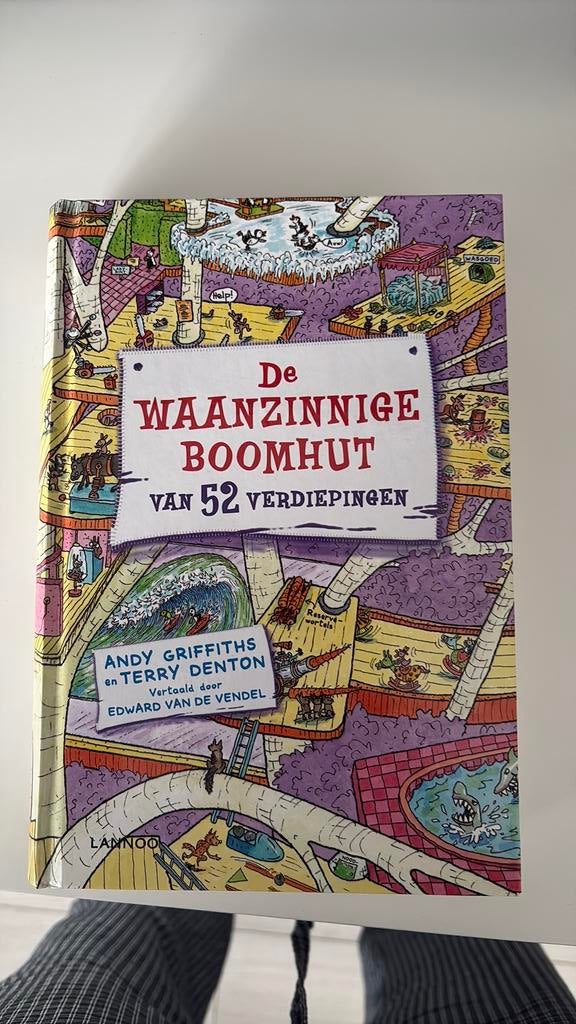 De waanzinnge boomhut van 52 verdiepingen ( deel 4), Ophalen, Zo goed als nieuw