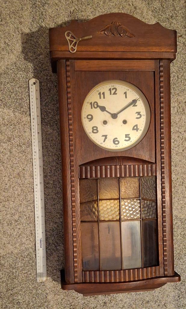 ANCIENNE HORLOGE murale en bois et vitraux, Antiquités & Art, Antiquités | Horloges, Enlèvement
