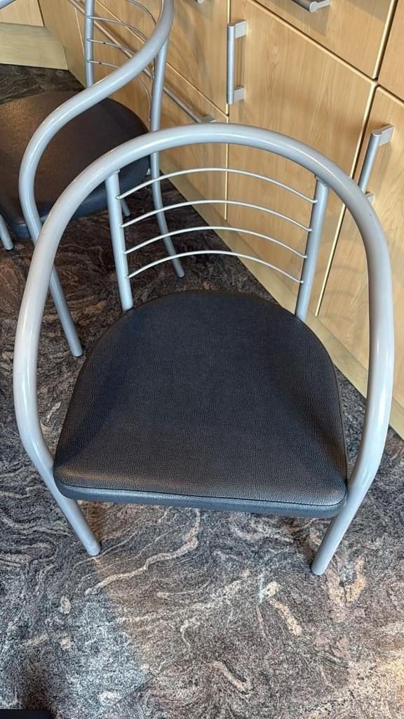 4 keukenstoelen, Maison & Meubles, Chaises, Gris, Enlèvement, Utilisé, Cuir