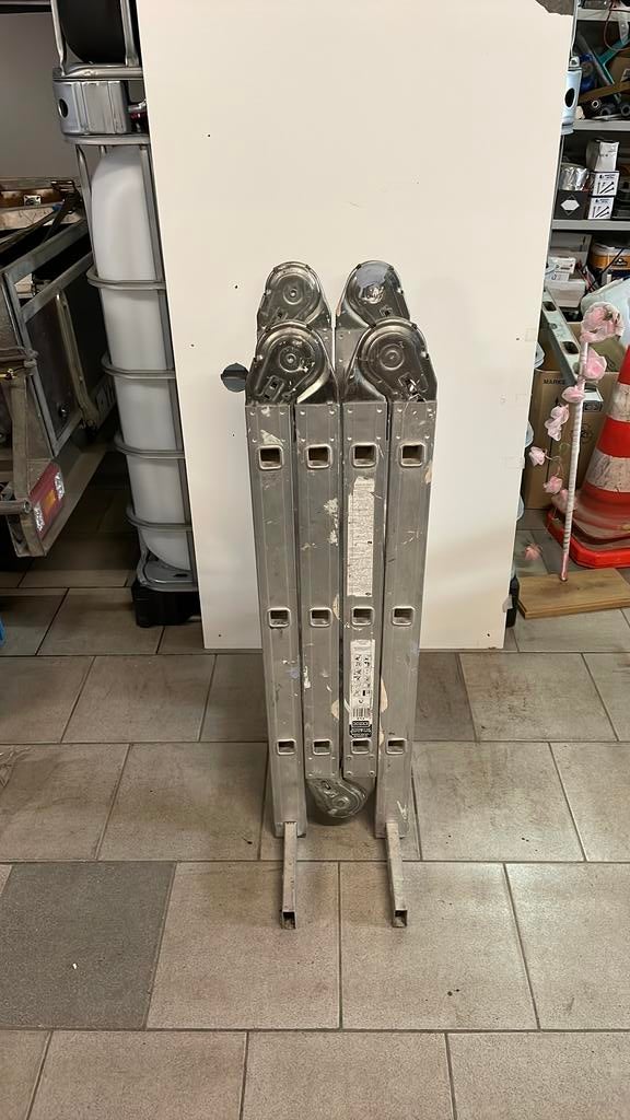 Échelle pliante en 4 , 12 echelons., Bricolage & Construction, 2 à 4 mètres, Pliable ou rétractable/escamotable, Échelle, Enlèvement