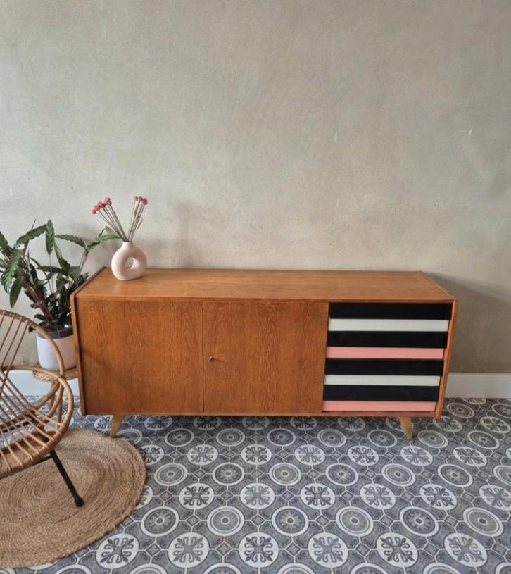 Buffet vintage Jiroutek, Maison & Meubles, Armoires | Dressoirs, Enlèvement