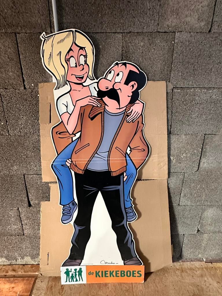 Groot stripfiguur Kiekeboe en Fanny (kartonnen display), Enlèvement