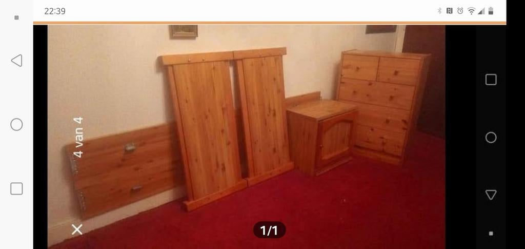 Bois massif, lit simple et table de chevet assortie., Maison & Meubles, Enlèvement