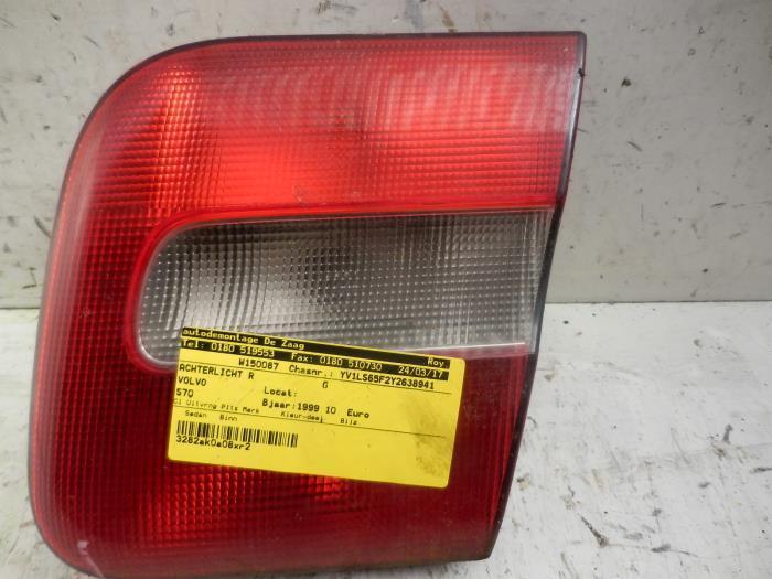 Feu arrière droit d'un Volvo V70/S70, Autos : Pièces & Accessoires, Éclairage, Volvo, Utilisé, 3 mois de garantie, Enlèvement ou Envoi