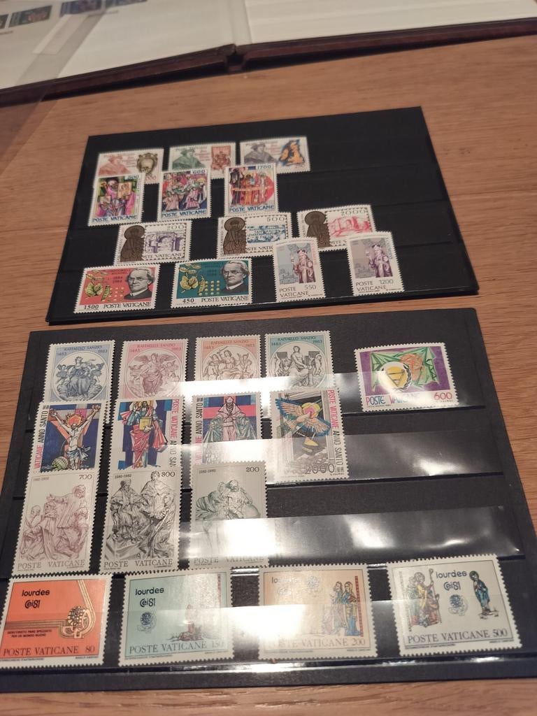 10 reeksen Vaticaan postfris en 2 arrogrammen, Ophalen of Verzenden
