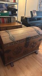 Coffre en chêne et fer forgé ancien, Maison & Meubles, Enlèvement, Utilisé, Chêne