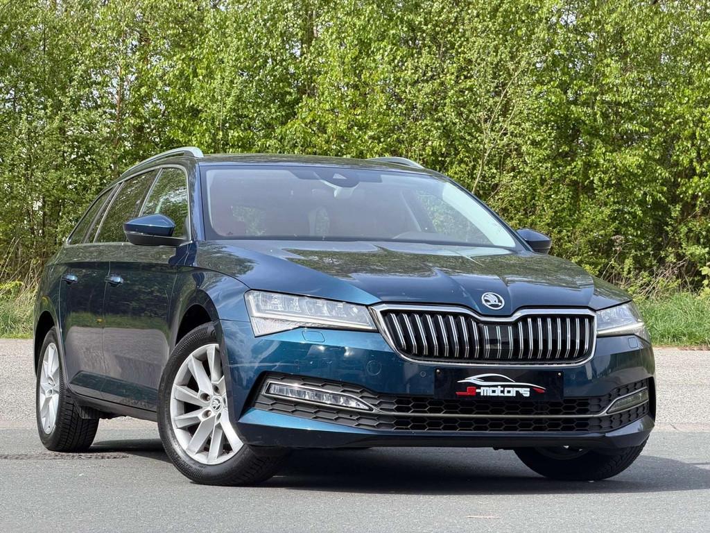 Skoda Superb Superb Combi 1.5 TSI ACT L (bj 2021, automaat), Auto's, Skoda, Automaat, 4 cilinders, Zwart, Leder