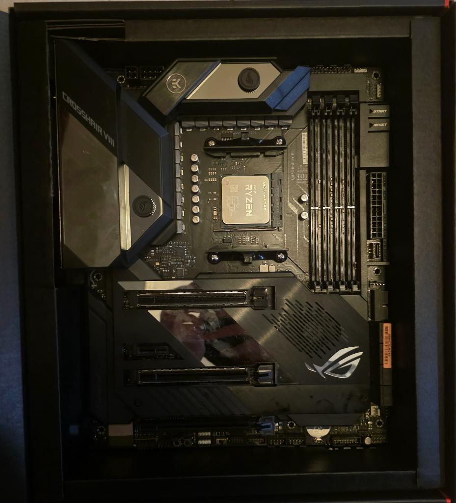 Asus rog crosshair VIII + AMD Ryzen 7 5800X AM4 + 64GB RAM, Enlèvement ou Envoi, DDR4, Utilisé, Socket AM4