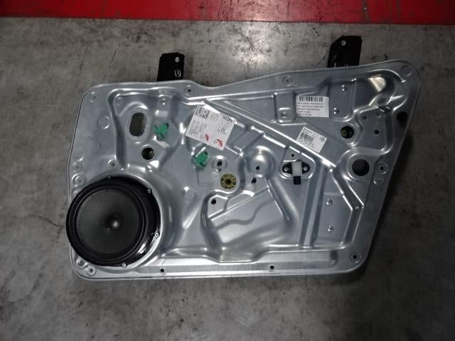 VITRE MECANISME AVANT DROIT Tiguan (5N1 / 2) (5N1837730G), Autos : Pièces & Accessoires, Vitres & Accessoires, Volkswagen, Utilisé