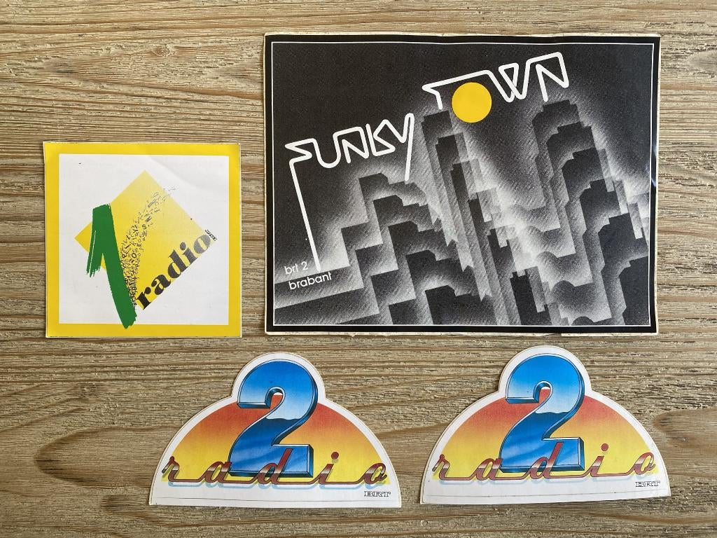 Lot vintage stickers thema radiozenders, Verzenden, Zo goed als nieuw, Film, Tv of Omroep