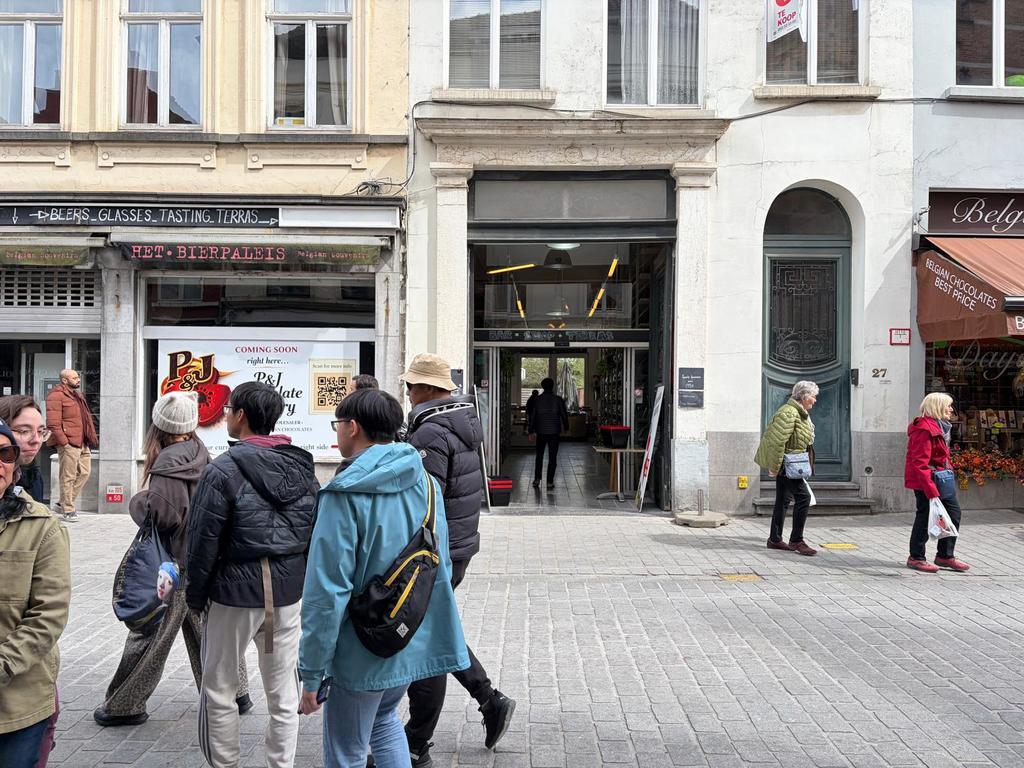 TE HUUR – Handelspand op toplocatie in Brugge, Immo, Maisons à louer