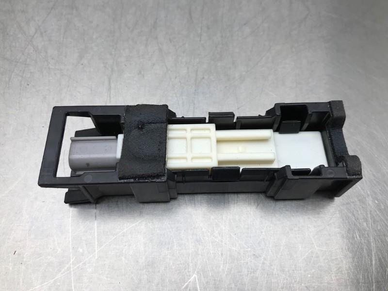 ANTENNE D'ACCÈS SANS CLÉ Toyota Land Cruiser (J15), Dhr. M. Roggen, Toyota, Stadsweg 37 37
9917 PV  WIRDUM GR., NL, Utilisé