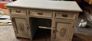 Bureau Vintage beschikbaar voor biedingen