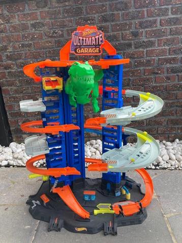 Hot wheels garage met dinosaurus