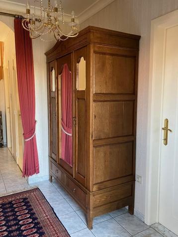mooie oude eiken kleerkast beschikbaar voor biedingen