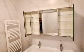 Armoire de Salle de Bain avec Miroir – Excellent État  beschikbaar voor biedingen
