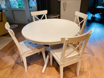 Ikea uitschuifbare tafel + 4 bijpassende stoelen, Huis en Inrichting, Tafels | Eettafels, Ophalen, Gebruikt, Rond, Ikea