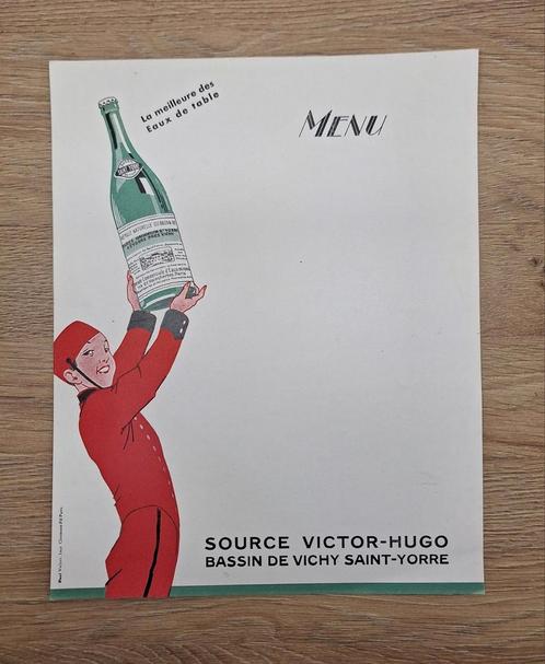 Mooie oude Menukaart Source Victor Hugo Vichy Saint Yorre, Verzamelen, Merken en Reclamevoorwerpen, Gebruikt, Reclamebord, Ophalen of Verzenden
