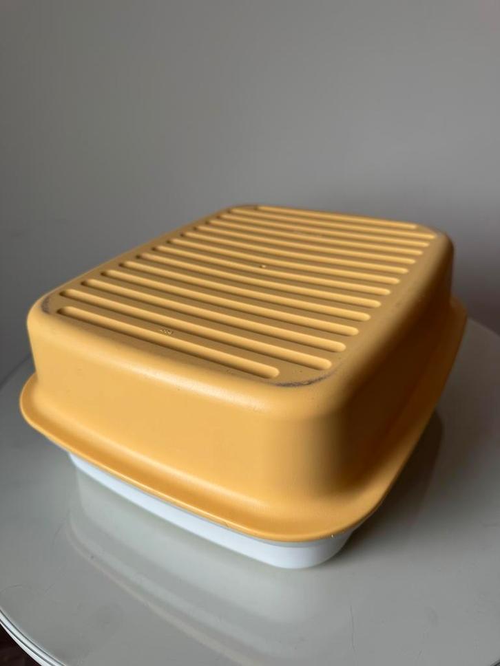 Vintage brooddoos / bewaardoos – retro kunststof – geel/wit, Maison & Meubles, Cuisine| Tupperware, Comme neuf, Jaune, Enlèvement
