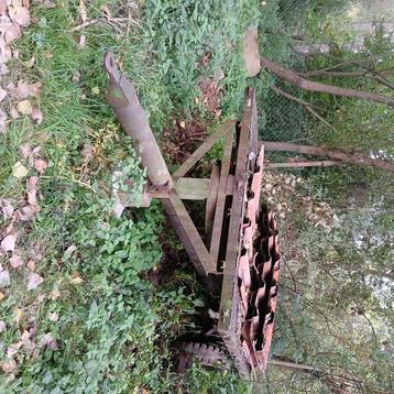 Oude hooiwagen beschikbaar voor biedingen