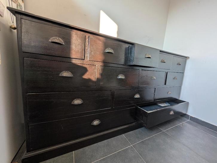 Commode en teck massif - noire - 14 tiroirs - industriel, Maison & Meubles, Armoires | Commodes, Utilisé, Moins de 100 cm, 150 à 200 cm