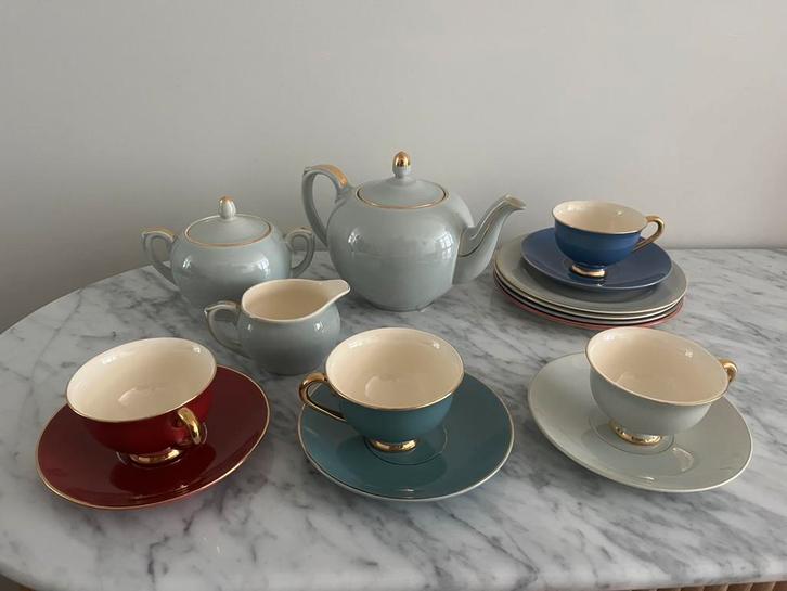 Harkekijn theeservies Koninklijke Plateelbakkerij Gouda, Antiek en Kunst, Antiek | Servies compleet, Ophalen