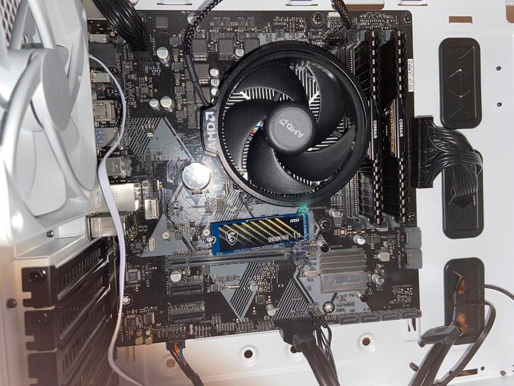 Ryzen 5 5600 - b450 moederbord - 16 ram corsair, Computers en Software, Moederborden, Zo goed als nieuw, AMD, DDR4, Ophalen