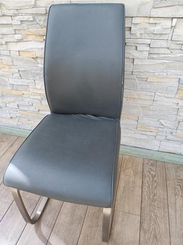 Chaises salle à manger à rafraichir beschikbaar voor biedingen