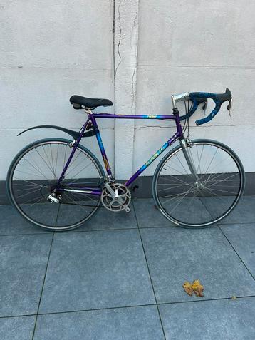 Koers fiets beschikbaar voor biedingen