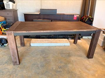 Xooon tafel beschikbaar voor biedingen