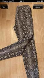 Nog nieuwe stretch jeans van Lefties 42, Vêtements | Femmes, Culottes & Pantalons, Enlèvement ou Envoi, Comme neuf, Taille 42/44 (L)