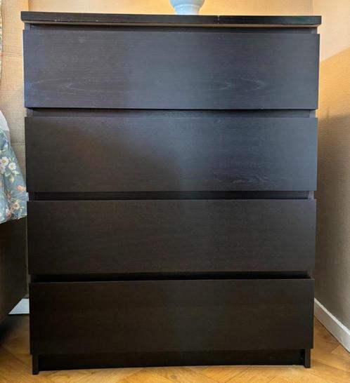 Commode IKEA 4 tiroirs, brun noir – Fonctionnelle & élégante, Huis en Inrichting, Kasten | Ladekasten, Ophalen