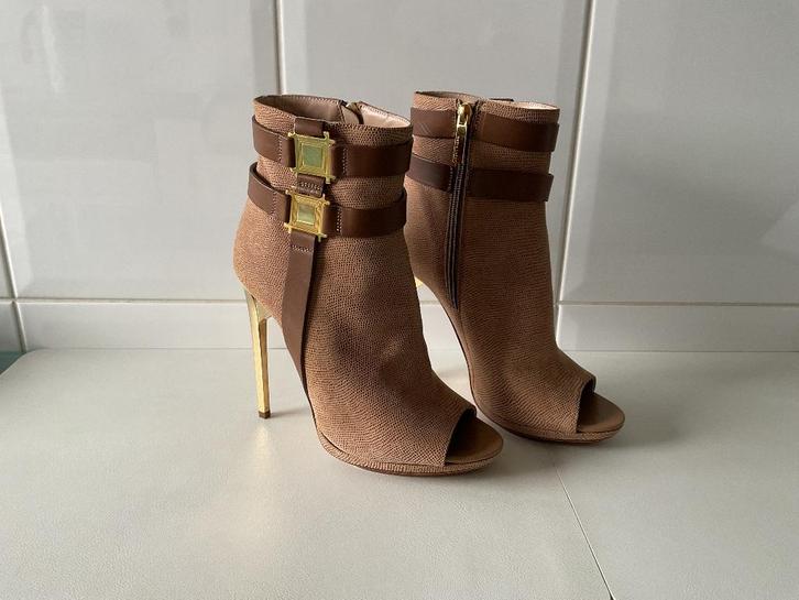 Hoge hakken Herve leger 38 1/2 high heels, Kleding | Dames, Schoenen, Nieuw, Schoenen met hoge hakken, Beige, Ophalen