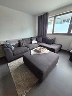 Hoeksalon + poef, Ophalen, Zo goed als nieuw