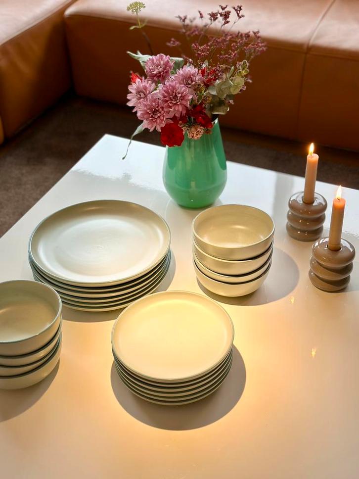 Service table scandinave vertmenthe–liseré bleu–6+6+8 pièces, Maison & Meubles, Cuisine | Vaisselle, Utilisé, Assiettes(s), Uni