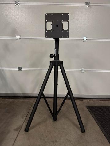 Tripod VESA mount standaard.  beschikbaar voor biedingen