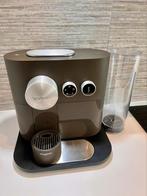 Machine Nespresso Magimix Expert, Dosettes et capsules de café, Utilisé, Réservoir d'eau amovible