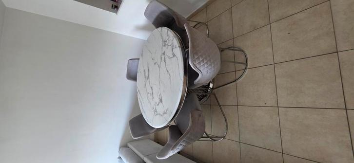 Eetkamer, tafel (marmer) + 5 stoelen gebruikt, Huis en Inrichting, Tafels | Eettafels, Gebruikt, Vijf personen of meer, Rond, Overige materialen