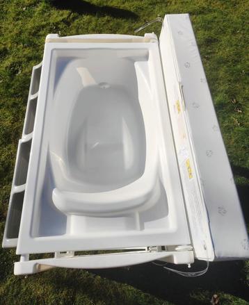 bad- en verschoningsunit, mobiele 2-in-1-unit beschikbaar voor biedingen