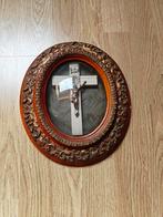 Vintage kruisbeelden achter glas, Ophalen