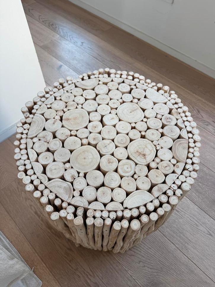 Ronde houten bijzettafel / kruk in naturel driftwood stijl, Huis en Inrichting, Woonaccessoires | Onderzetters, Zo goed als nieuw