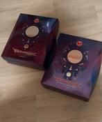 Tomorrowland Xl gift boxes 2012 -2 stuks, Bijoux, Sacs & Beauté, Enlèvement, Comme neuf