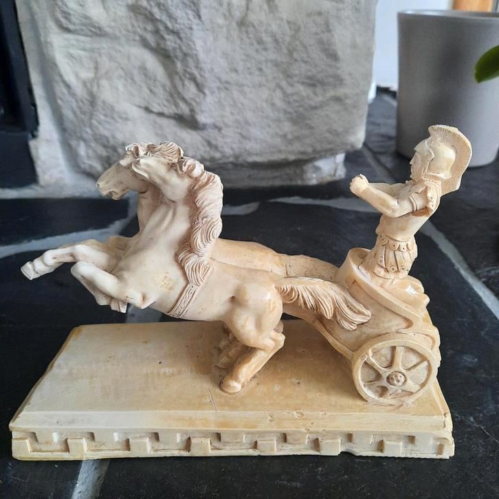 ancienne statue char tiré par deux chevaux, Collections, Collections Autre, Comme neuf, Enlèvement ou Envoi