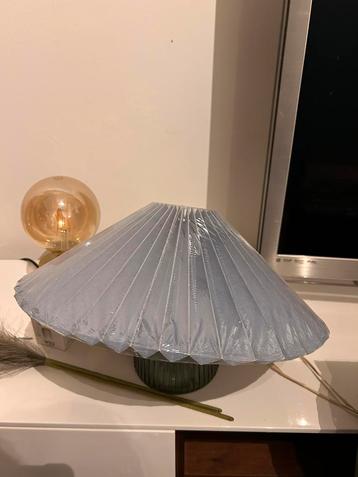 Lichtblauwe lampenkamp H&M beschikbaar voor biedingen